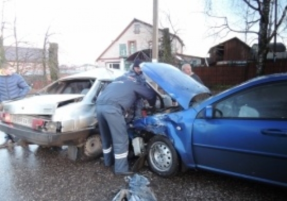Два автомобиля столкнулись в Пскове - 2020-01-19 17:37:00 - 1