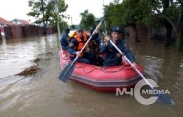 Спасатели продолжают оказывать помощь жителям подтопленных районов Приморья - 2018-08-30 13:56:00 - 1