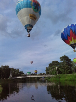 Смотрим в небо! В Великих Луках первый полёт аэростатов - 2019-06-10 20:06:00 - 1