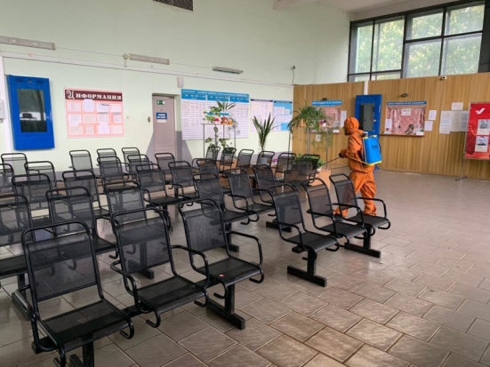 Сотрудники МЧС провели дезинфекцию социально-значимых объектов в Великих Луках - 2020-06-05 16:21:00 - 1