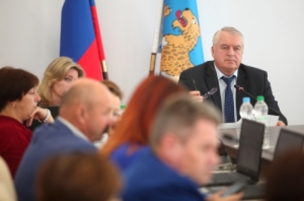 Псковские депутаты обсудили материальное стимулирование спортсменов и поддержку кинематографии - 2019-09-11 15:08:00 - 1