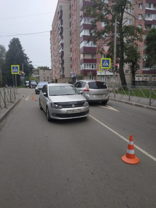 ФОТО с места происшествия + уточнения: 7-летняя девочка попала под колеса автомобиля на пешеходном переходе - 2019-08-14 15:30:00 - 1