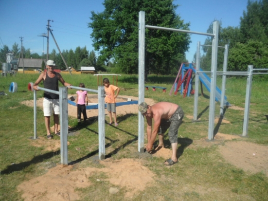 В Великолукском районе устанавливаются четыре воркаут-площадки - 2019-07-11 19:29:00 - 1