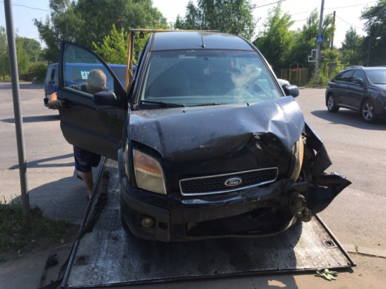 Подробности утреннего ДТП в Великих Луках: версия - аварию спровоцировал скрывшийся водитель (ФОТО) - 2019-06-14 14:46:00 - 1