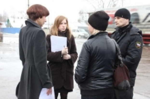 Приставы и налоговики посетили великолукских должников - 2016-04-29 16:23:00 - 1