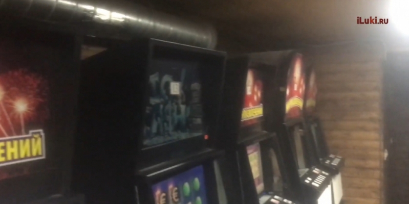 Видео: следственные действия в нелегальном казино в Псковской области - 2020-01-28 11:44:00 - 1