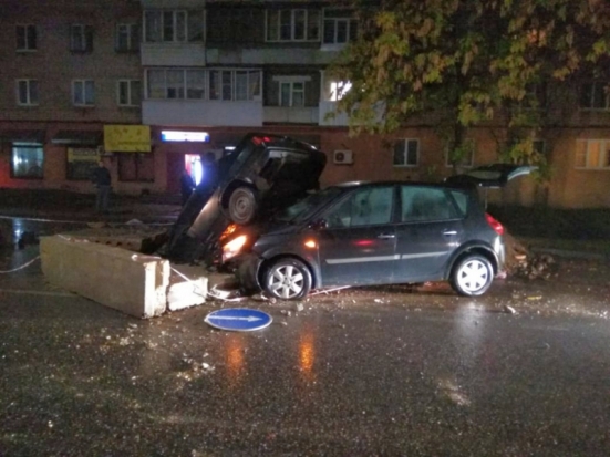 Два автомобиля стали жертвами дорожной траншеи в Великих Луках: все подробности аварий (ФОТО) - 2019-09-23 12:57:00 - 1