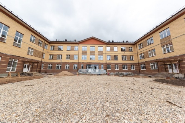 По поручению губернатора Псковской области комиссия проинспектировала строительство школы в Дно - 2019-07-11 07:51:00 - 1