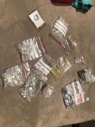 Пресечена деятельность преступной группы, занимавшейся хищением и незаконным сбытом высококачественного алмазного сырья (ВИДЕО) - 2019-06-10 11:21:00 - 1