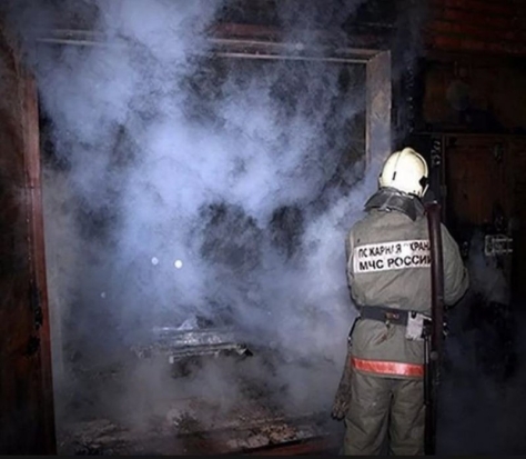 Пожар в Великих Луках: горело неэксплуатируемое здание - 2019-12-06 07:32:00 - 1