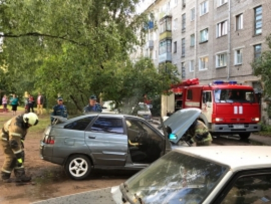 Возгорание автомобиля произошло в Пскове - 2019-07-05 21:23:00 - 1
