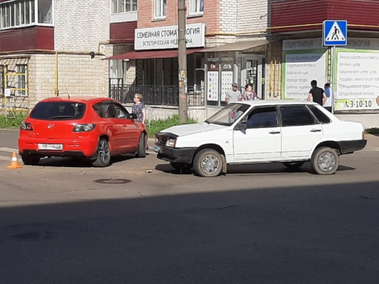 Фоторепотраж: ДТП на перекрестке Ботвина и Некрасова в Великих Луках - 2020-06-25 09:53:00 - 1