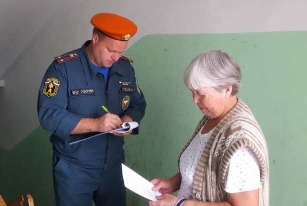 В Великих Луках сотрудники МЧС провели профилактический рейд (+фото) - 2018-06-04 19:41:00 - 1