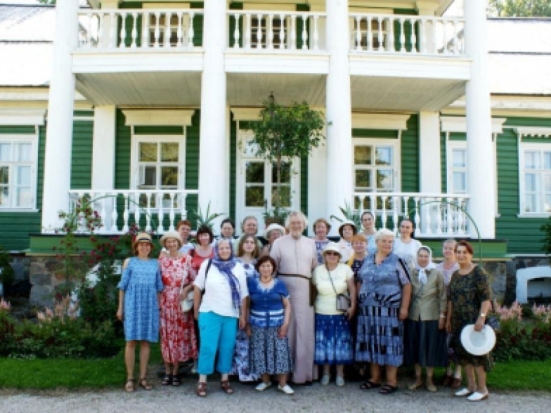 Группа ветеранов органов внутренних дел Псковского региона побывала на экскурсии в Пушкиногорье - 2019-07-29 16:53:00 - 1