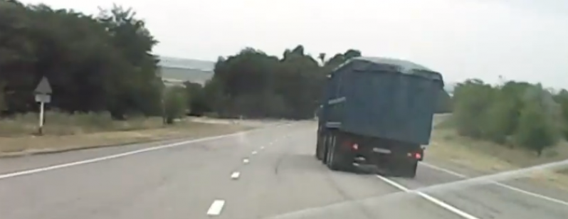 На Ставрополье автоинспекторы помогли водителю большегруза, у которого отказали тормоза (ВИДЕО) - 2019-07-29 08:56:00 - 1