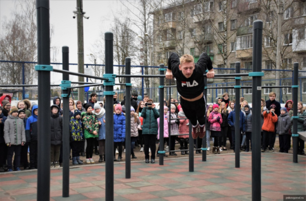 В Пскове торжественно открыли новую воркаут-площадку - 2019-11-22 07:08:00 - 1
