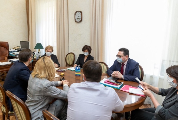 Специалисты Национального центра инфекционных заболеваний консультируют псковских коллег по вопросам лечения COVID-19 - 2020-04-01 08:43:00 - 1