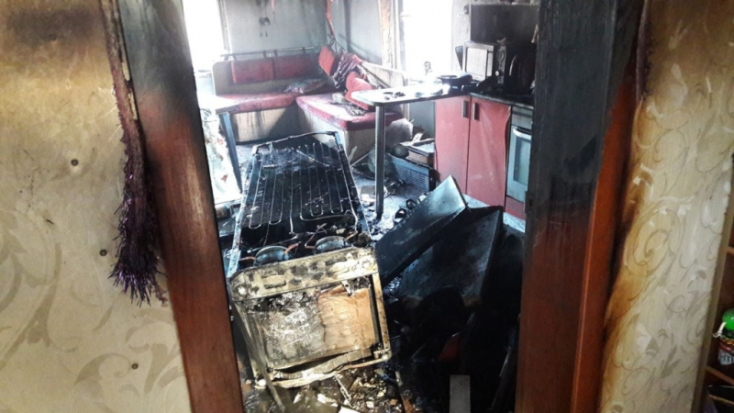 ФОТО с места происшествия: под Великими Луками выгорел жилой дом - 2020-01-22 16:26:00 - 1