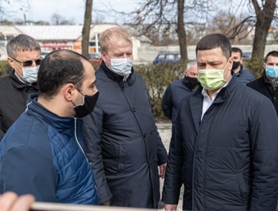 Глава региона проконтролировал ход дорожных работ на Рижском проспекте и улице Яна Фабрициуса в Пскове - 2020-04-09 14:43:00 - 1