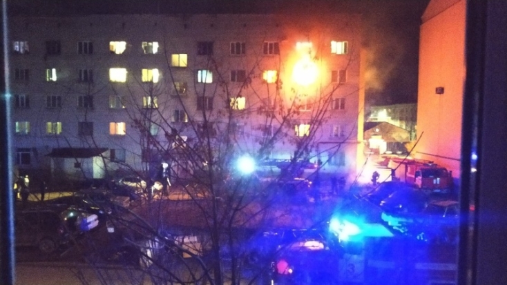 21 человек тушили пожар в квартире в Пскове - 2020-02-18 23:27:00 - 1