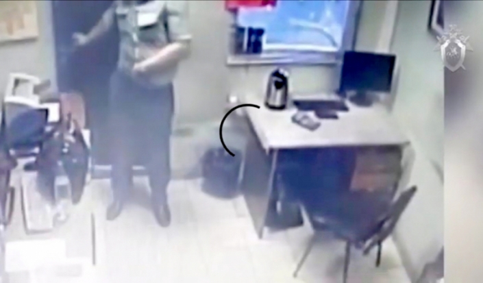 ВИДЕО: таможня берет добро. Псковский сотрудник прихватил для себя санкционный сыр - 2019-08-29 10:29:00 - 1