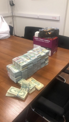 Около 116 миллионов рублей и 11 килограммов золота изъяли у лжеброкеров в Санкт-Петербурге (ФОТО) - 2020-02-04 14:46:00 - 1