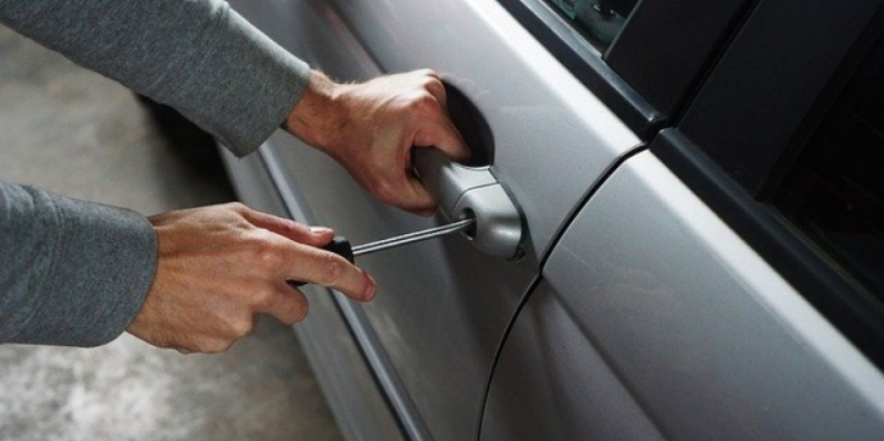 В Великих Луках двое подростков подозреваются в угоне автомобиля - 2020-12-15 13:12:00 - 1