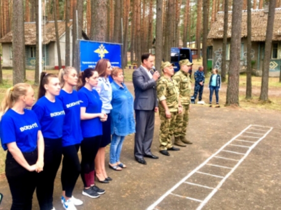 Псковские полицейские приняли участие в организации детского спортивного праздника (ФОТО) - 2019-06-27 13:06:00 - 1