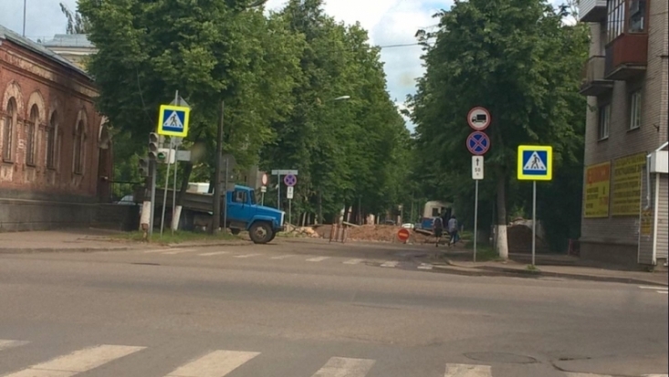 Еще одна улица в Великих Луках частично закрыта для движения (ФОТО) - 2016-06-22 13:11:00 - 1