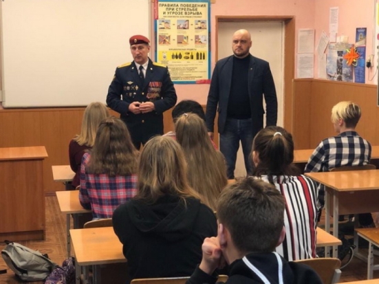 «Урок мужества» организовали для псковских лицеистов - 2019-12-19 19:51:00 - 1