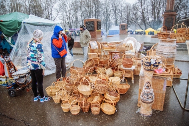 В Великих Луках прошла «Весенняя Ярмарка-2016» (ФОТО) - 2016-04-23 19:47:00 - 1