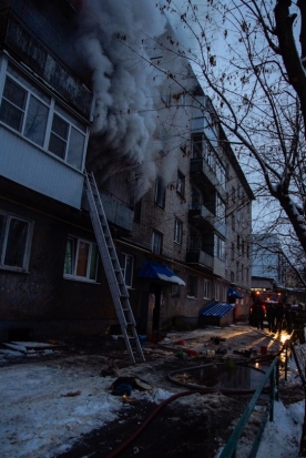 Фотофакт: в Великих Луках горит квартира - 2016-12-01 17:05:00 - 1