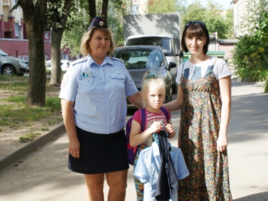 В преддверии Дня знаний псковские полицейские и общественники провели акцию «Помоги пойти учиться!» - 2019-08-29 13:03:00 - 1