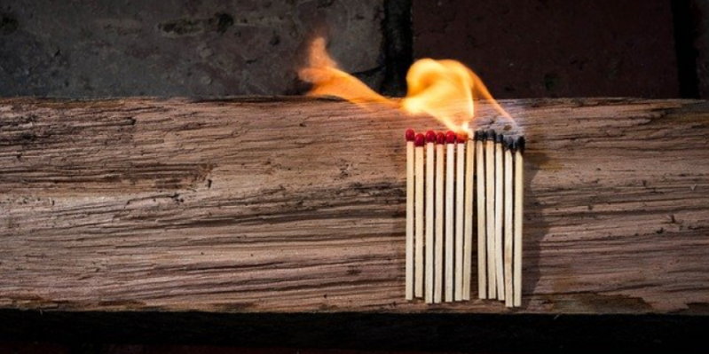 Пскович решил поджечь мебель в квартире после ссоры с женой - 2020-12-17 14:42:00 - 1