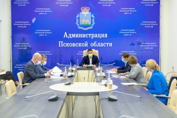 Губернатор поручил сохранить объем зеленых насаждений при реконструкции проспекта Ленина в Великих Луках - 2020-07-17 08:36:00 - 1