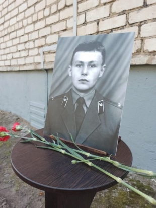 Великолучане почтили память Антона Злобина, погибшего почти 25 лет назад при выполнении воинского долга - 2020-10-05 16:00:00 - 1