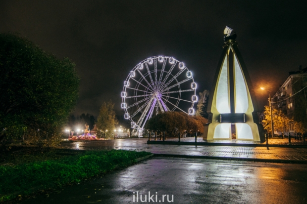 ФОТО: Колесо обозрения в Великих Луках в ночное время - 2020-10-14 17:00:00 - 1