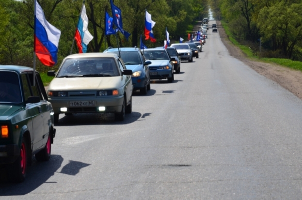 Великие Луки участвовали в автопробеге в честь Дня Победы (ФОТО) - 2016-05-10 17:29:00 - 1