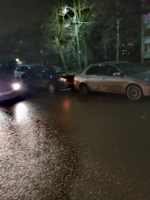 ФОТОфакт: тройное ДТП в Великих Луках - 2020-01-28 19:33:00 - 1