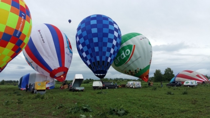 У пилотов 21-й Международной встречи воздухоплавателей состоялся первый спортивный полет (фото) - 2016-06-09 06:36:00 - 1