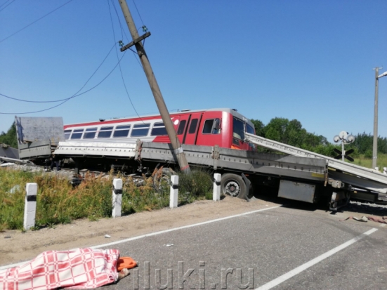 Жители Великих Лук и Новосокольников погибли в страшном ДТП на железнодорожном переезде под Себежем (+ ФОТО) - 2019-07-02 18:02:00 - 1