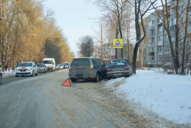ФОТО: четыре автомобиля столкнулись на проспекте Гагарина в Великих Луках - 2018-02-07 16:50:00 - 1