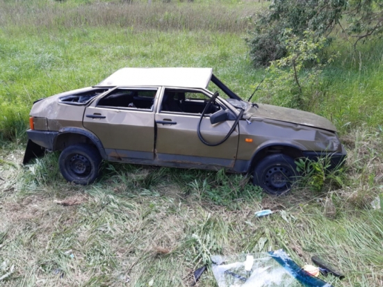 В Великих Луках водитель «ВАЗа» не справился с управлением и перевернулся (ФОТО) - 2020-06-10 15:02:00 - 1