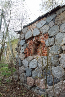 Исторические места Великих Лук: старинный каменный сарай - 2016-05-04 15:35:00 - 1