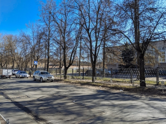 ФОТО: школьники, эвакуированные из-за сообщения о бомбе, вернулись к занятиям - 2019-04-16 09:40:00 - 1