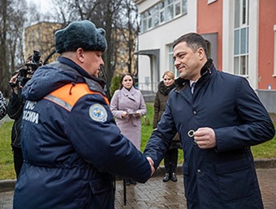 Сотрудники МЧС Псковской области получили ключи от новых спецавтомобилей - 2019-12-25 13:06:00 - 1