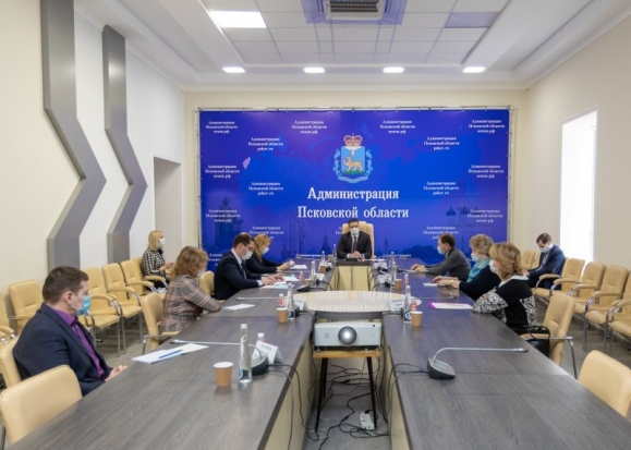 Михаил Ведерников призвал руководство предприятий региона к перепрофилированию производств под изготовление средств индивидуальной защиты - 2020-04-03 08:43:00 - 1