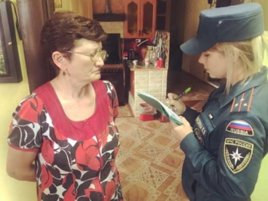 Профилактический рейд в Великих Луках провели сотрудники МЧС - 2019-06-10 07:08:00 - 1