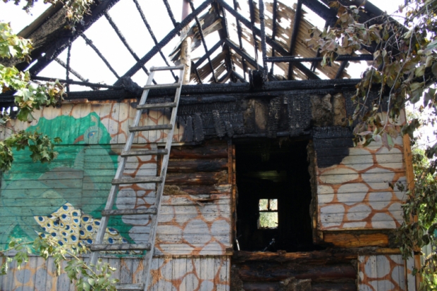 ФОТО с места пожара: под Великими Луками горел жилой дом - 2019-09-25 14:44:00 - 1