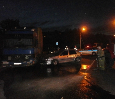 Ночью спасатели выезжали на ДТП в Псковском районе - 2020-01-14 01:24:00 - 1